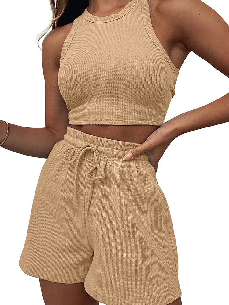 Conjunto Feminino Elegante de Verão: Blusa Sem Mangas e Shorts Casual.